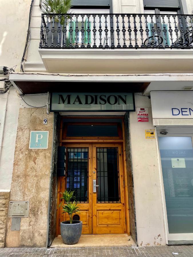 סיטגס Madison Rooms מראה חיצוני תמונה