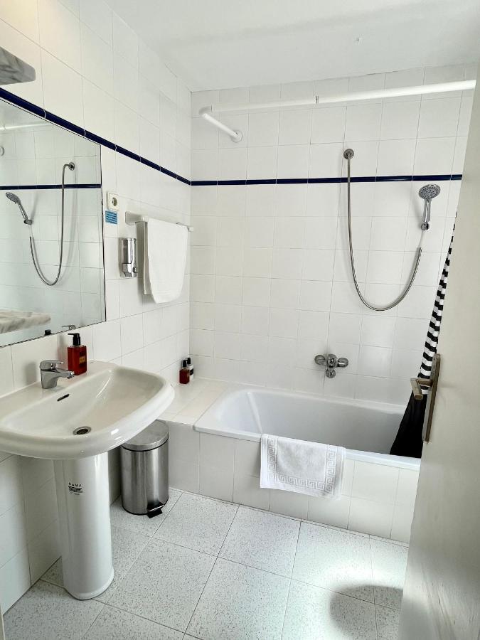 סיטגס Madison Rooms מראה חיצוני תמונה
