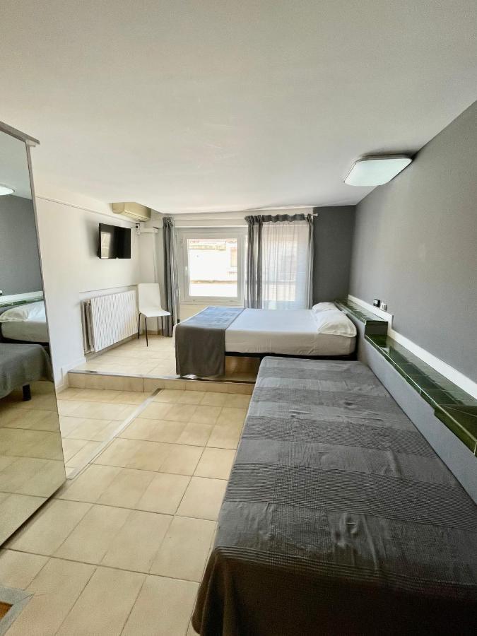 סיטגס Madison Rooms מראה חיצוני תמונה