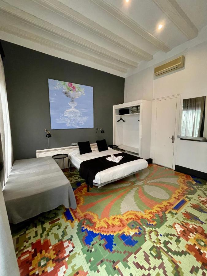 סיטגס Madison Rooms מראה חיצוני תמונה